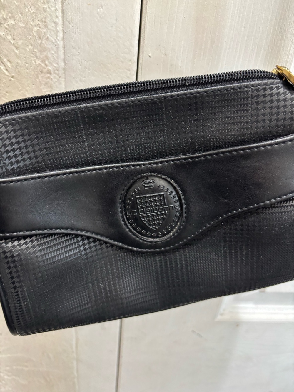 Woman Liz Claiborne crossbody